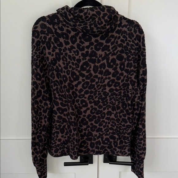Sanctuary Leopard Print Scooped Sweater - Picture 4 of 9